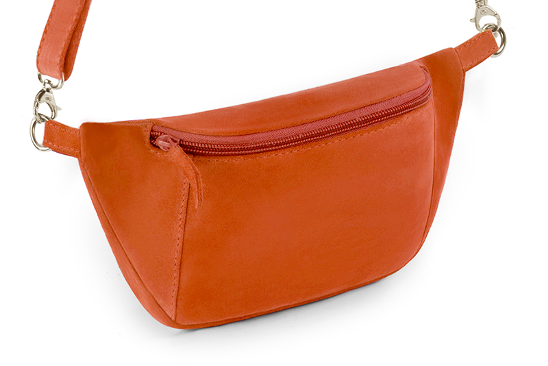 Pochette femme habillée  orange clémentine pour mariage, cérémonies et soirées. 
            Personnalisation Vue avant - Florence KOOIJMAN