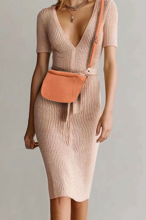 Petit sac à main habillé en cuir pêche - Vue porté