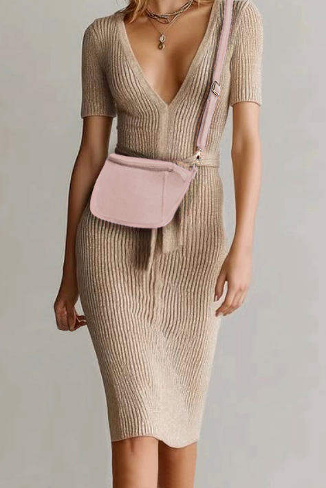 Petit sac à main habillé en cuir rose poudré - Vue porté