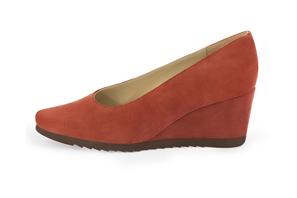 Escarpins orange corail. Bout rond. Talon compensé de 6 cm - Vue de profil