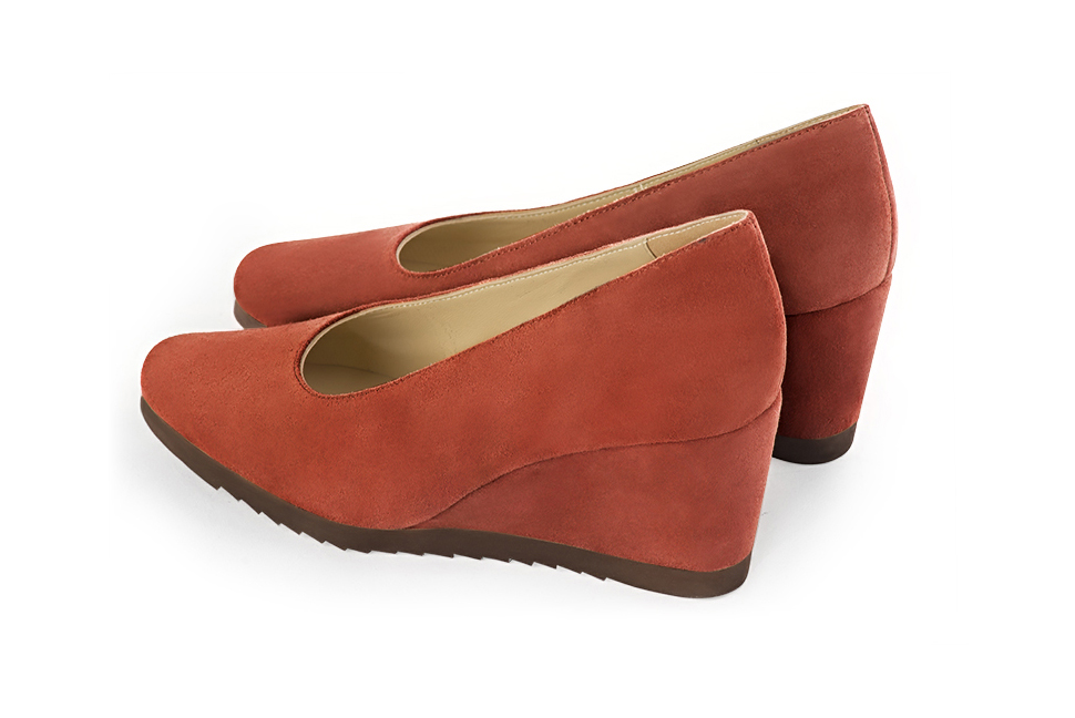 Escarpins orange corail. Bout rond. Talon compensé de 6 cm - Vue arrière