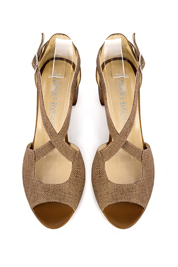 Sandales femme brides croisées fermées à l'arrière marron caramel. Bout rond. Talon évasé de 4.5 cm - Vue du dessus