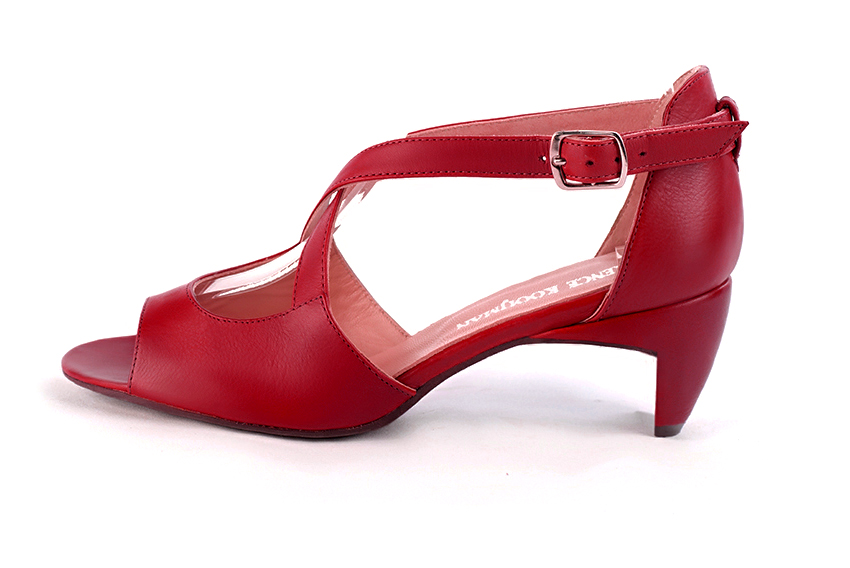 Sandale femme : Sandale soirées et cérémonies couleur rouge carmin. Bout rond. Talon mi-haut virgule. Vue de profil - Florence KOOIJMAN