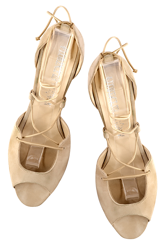 Sandale femme : Sandale soirées et cérémonies couleur beige sable. Bout rond. Talon haut trotteur. Vue du dessus - Florence KOOIJMAN