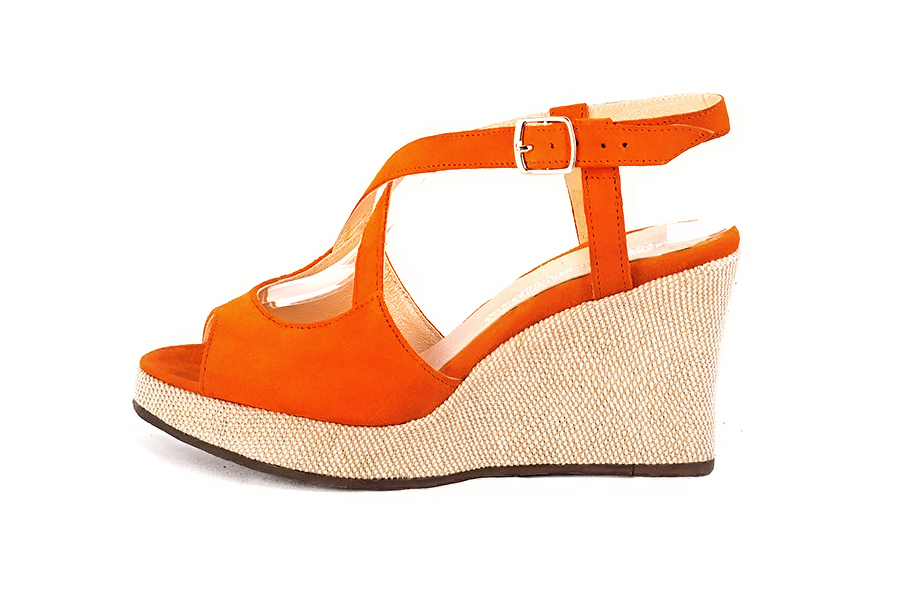 Sandales femme brides croisées ouvertes à l'arrière orange clémentine. .  - Vue de profil