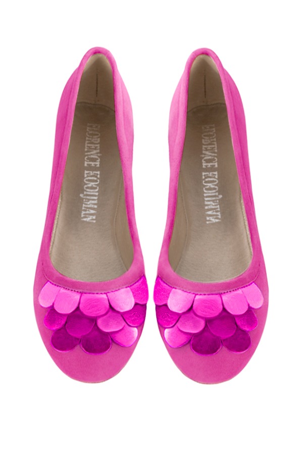 Ballerine : Ballerine sans talon extra plate couleur rose pivoine. Bout rond. Semelle cuir talon plat. Vue du dessus - Florence KOOIJMAN