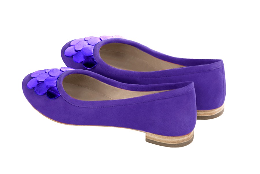 Ballerine : Ballerine sans talon extra plate couleur violet outremer. Bout rond. Semelle cuir talon plat. Vue arrière - Florence KOOIJMAN