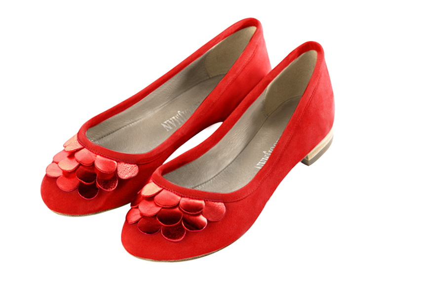 Ballerine : Ballerine sans talon extra plate couleur rouge coquelicot. Bout rond. Semelle cuir talon plat Vue avant - Florence KOOIJMAN