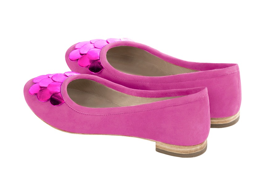 Ballerines habillées, élégantes et raffinées, sans talon extra plate, coloris rose pivoine. Bout rond. Semelle cuir plat. Personnalisation : Choix des cuirs, des couleurs et des talons. Petites et grandes pointures. - Florence KOOIJMAN