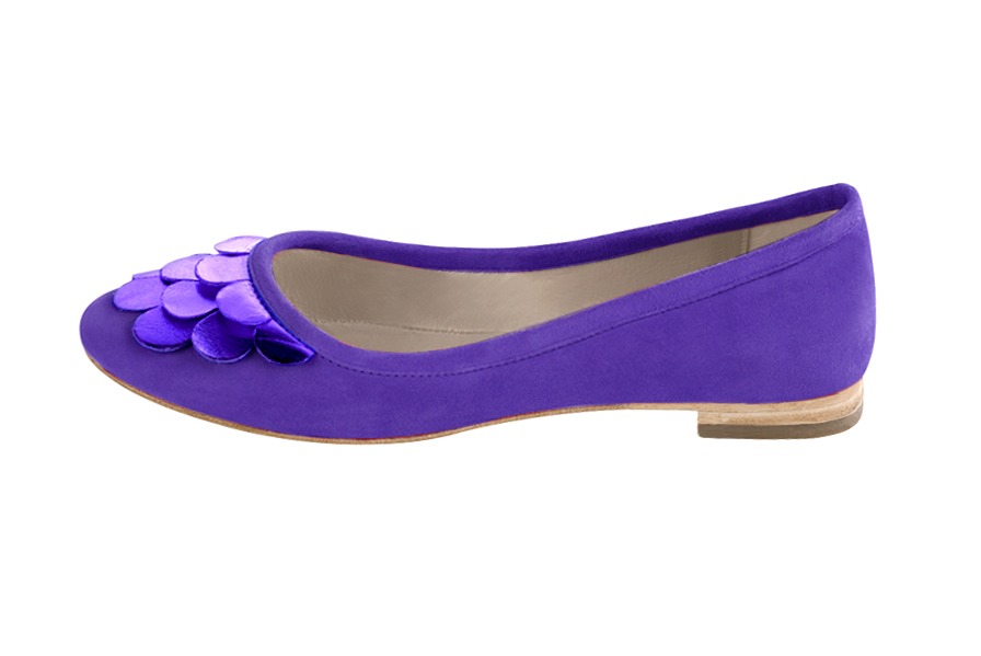Ballerine : Ballerine sans talon extra plate couleur violet outremer. Bout rond. Semelle cuir talon plat. Vue de profil - Florence KOOIJMAN