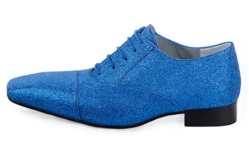 Basket femme habillée :  couleur bleu électrique. Semelle fine. Doublure cuir. Vue de profil - Florence KOOIJMAN