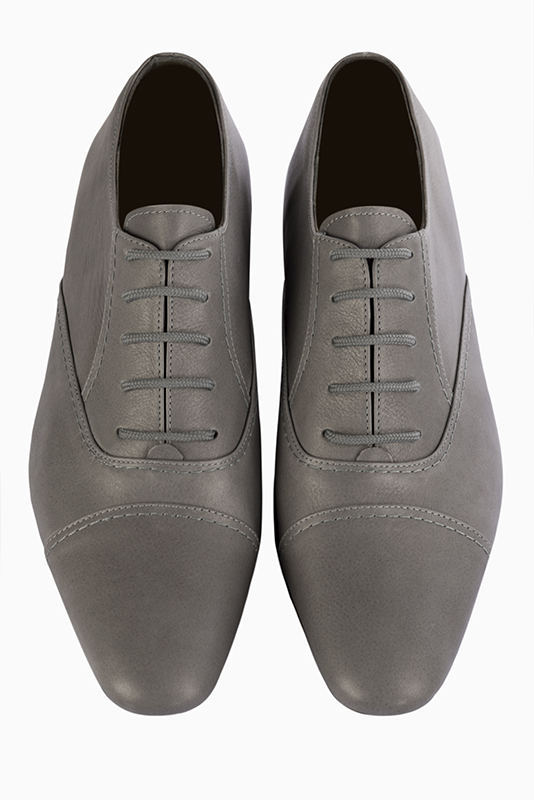 Chaussures homme à lacets type derbies ou richelieux :  couleur gris cendre.. Vue du dessus - Florence KOOIJMAN