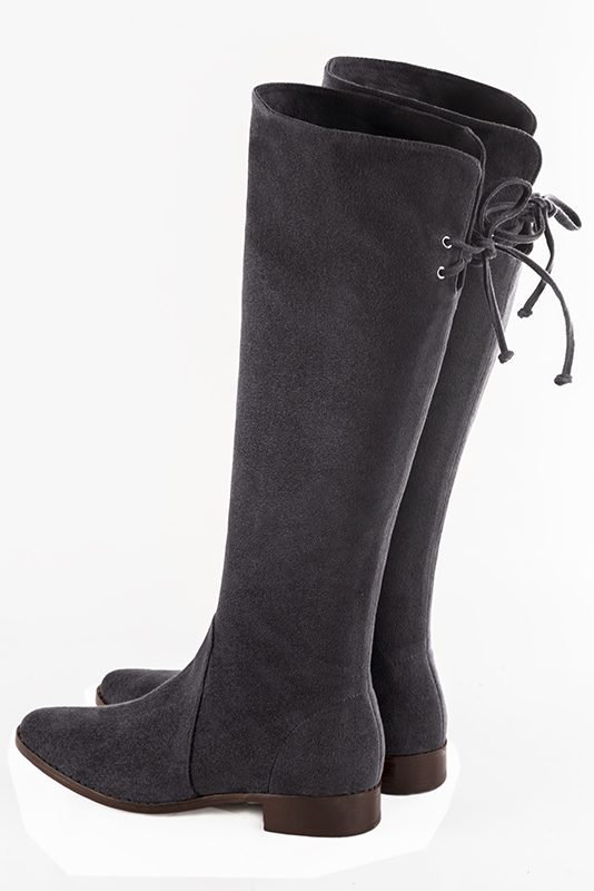 Bottes femme élégantes et raffinées, avec des lacets à l'arrière, réalisées sur mesure, coloris gris acier. Bout rond. Semelle cuir plat. Mollets fins ou larges. Personnalisation : Choix des cuirs, des couleurs et des talons. - Florence KOOIJMAN