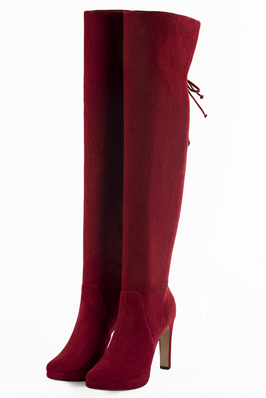 Cuissardes femme en cuir, élégantes et raffinées, réalisées sur mesures, coloris rouge carmin. Bout effilé. Talon très haut fin. Plateforme à l'avant. Mollets fins ou larges. Personnalisation : Choix des cuirs, des couleurs et des talons. - Florence KOOIJMAN