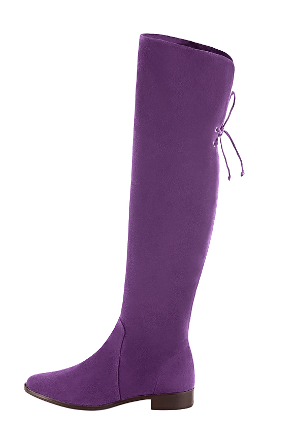 Cuissarde femme : Cuissardes femme en cuir sur mesures couleur violet améthyste. Bout rond. Semelle cuir talon plat. Vue de profil - Florence KOOIJMAN