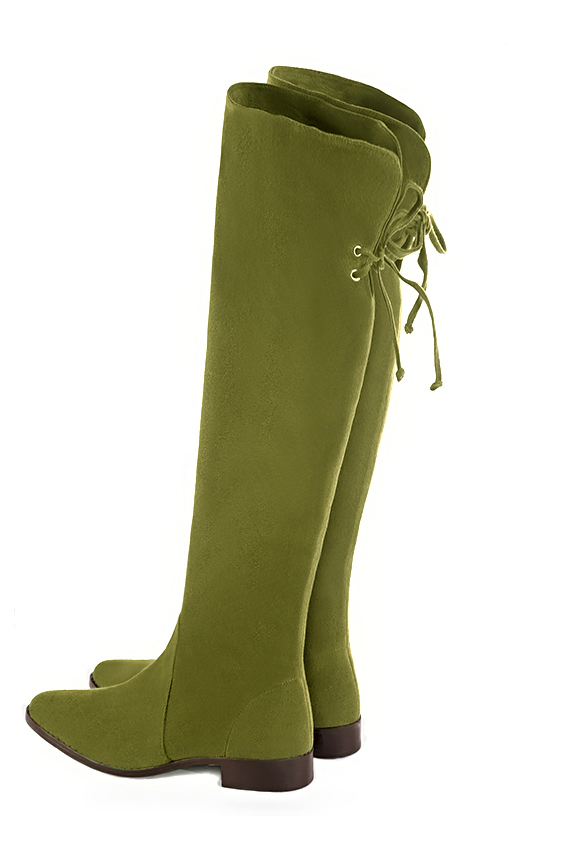Cuissardes femme en cuir, élégantes et raffinées, réalisées sur mesures, coloris vert pistache. Bout rond. Semelle cuir plat. Mollets fins ou larges. Personnalisation : Choix des cuirs, des couleurs et des talons. - Florence KOOIJMAN