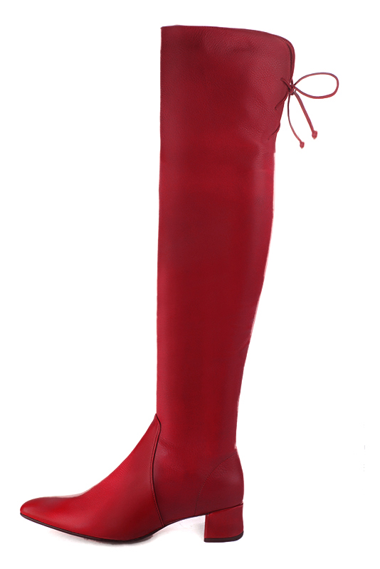 Cuissardes femme en cuir, élégantes et raffinées, réalisées sur mesures, coloris rouge carmin. Bout effilé. Mi-haut. Talon évasé. Mollets fins ou larges. Personnalisation : Choix des cuirs, des couleurs et des talons. - Florence KOOIJMAN