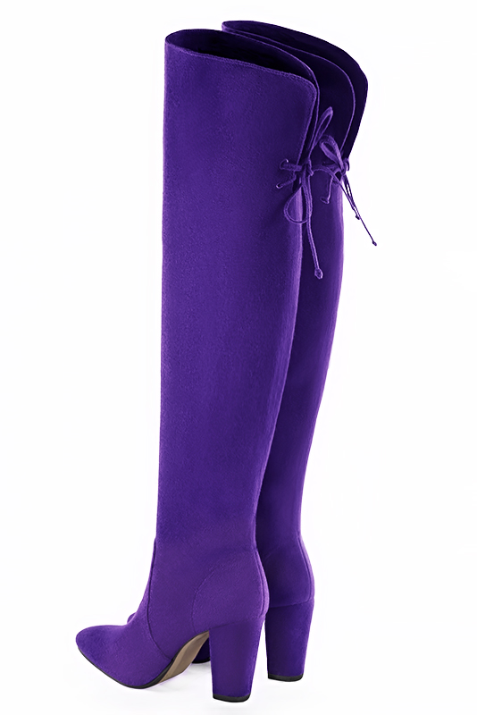 Cuissarde femme : Cuissardes femme en cuir sur mesures couleur violet outremer. Bout rond. Talon haut bottier. Vue arrière - Florence KOOIJMAN