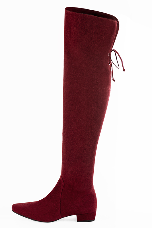 Cuissardes femme en cuir, élégantes et raffinées, réalisées sur mesures, coloris rouge carmin. Bout rond. Mi-haut. Talon bottier. Mollets fins ou larges. Personnalisation : Choix des cuirs, des couleurs et des talons. - Florence KOOIJMAN