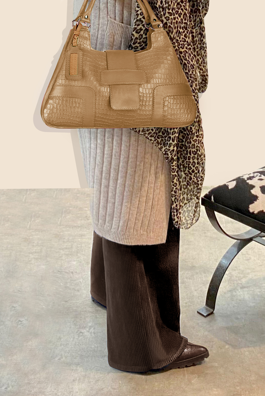 Grand sac porté à l'épaule habillé femme en cuir beige camel - Vue porté