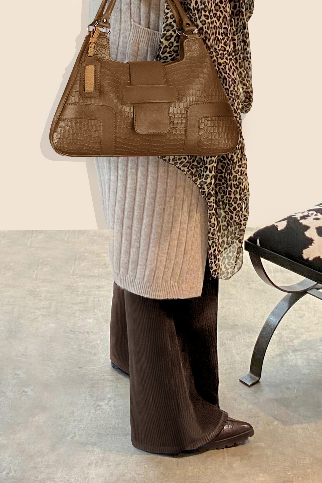 Grand sac porté à l'épaule habillé femme en cuir marron caramel - Vue porté
