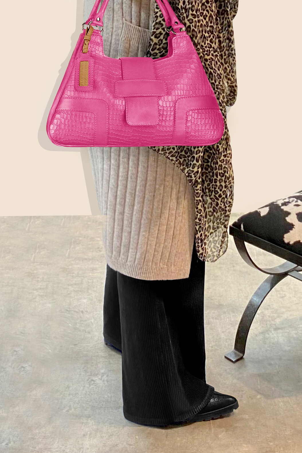 Grand sac porté à l'épaule habillé femme en cuir rose fuchsia - Vue porté