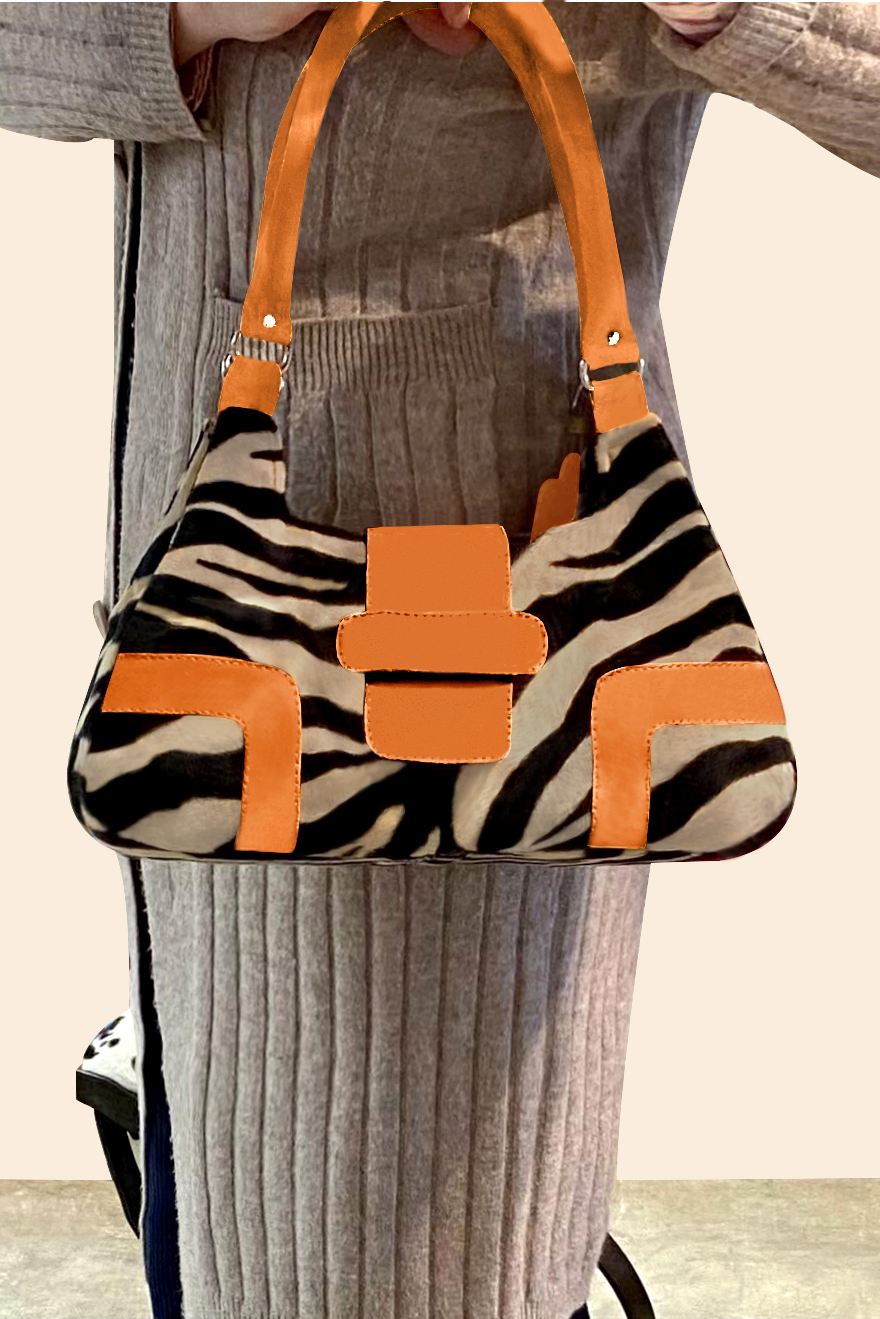 Sac porté à l'épaule habillé femme en léopard et orange abricot - Vue porté