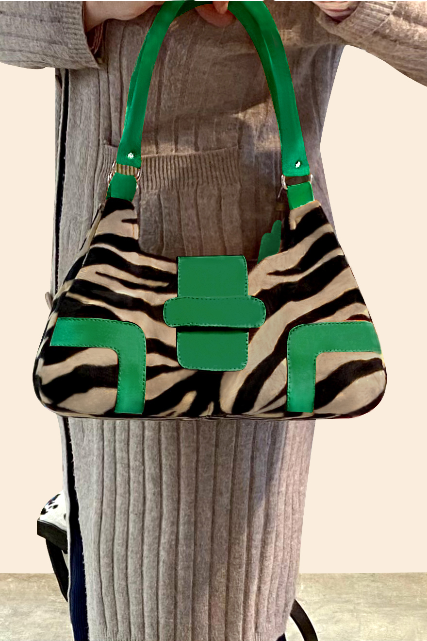 Sac porté à l'épaule habillé femme en léopard et vert émeraude - Vue porté
