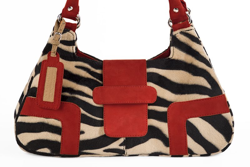 Sac porté à l'épaule habillé femme en léopard et rouge carmin - Vue de profil