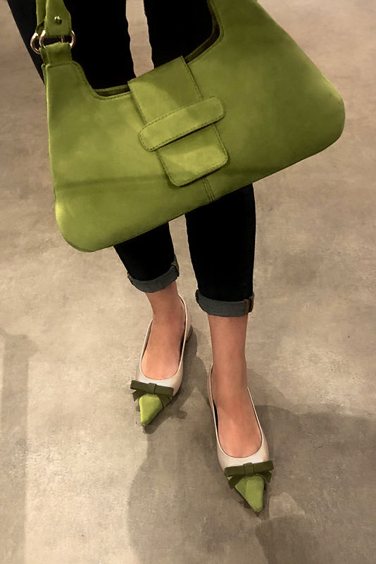 Sac porté à l'épaule habillé femme en cuir vert pistache - Vue porté
