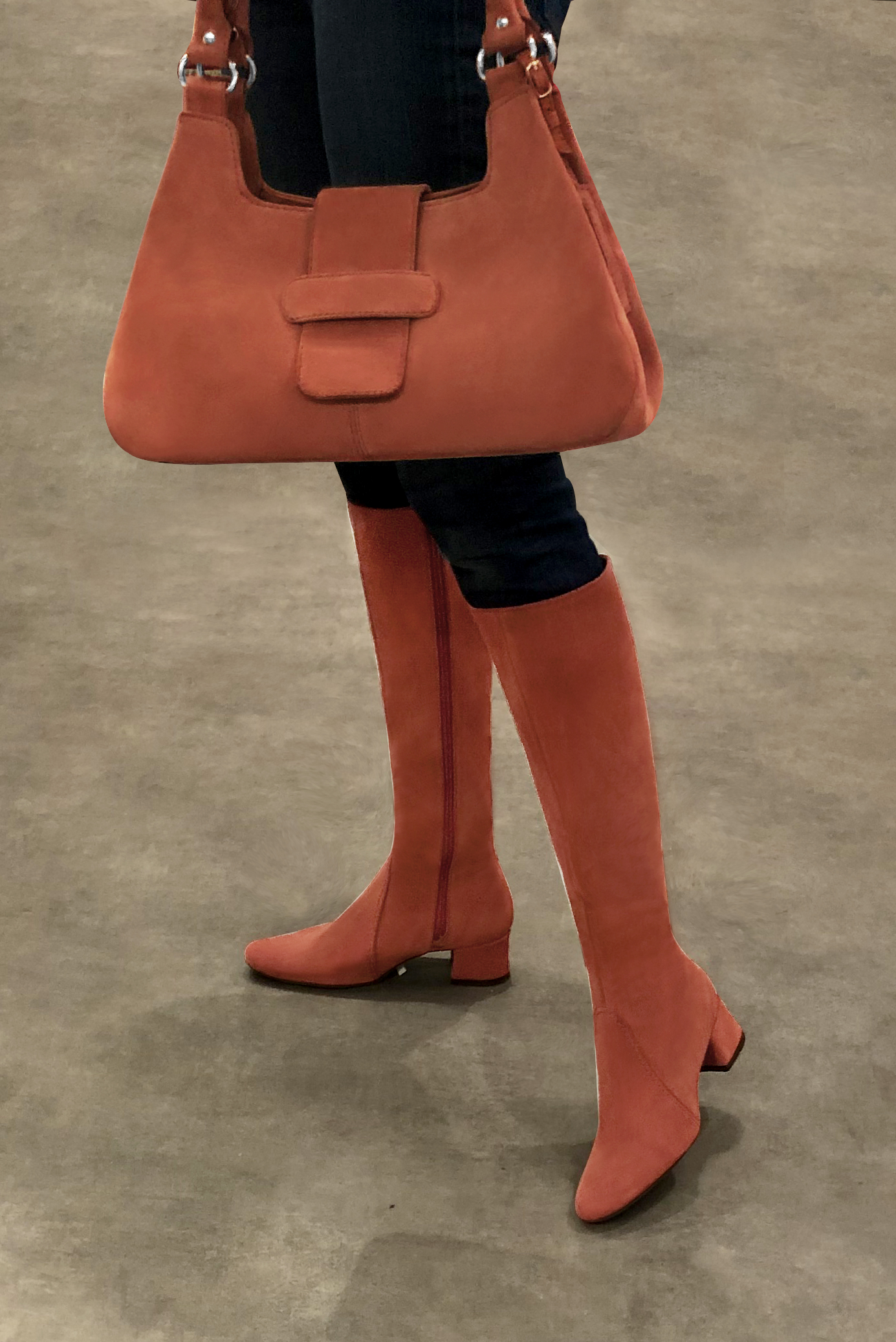 Sac porté à l'épaule habillé femme en cuir orange corail - Vue arrière