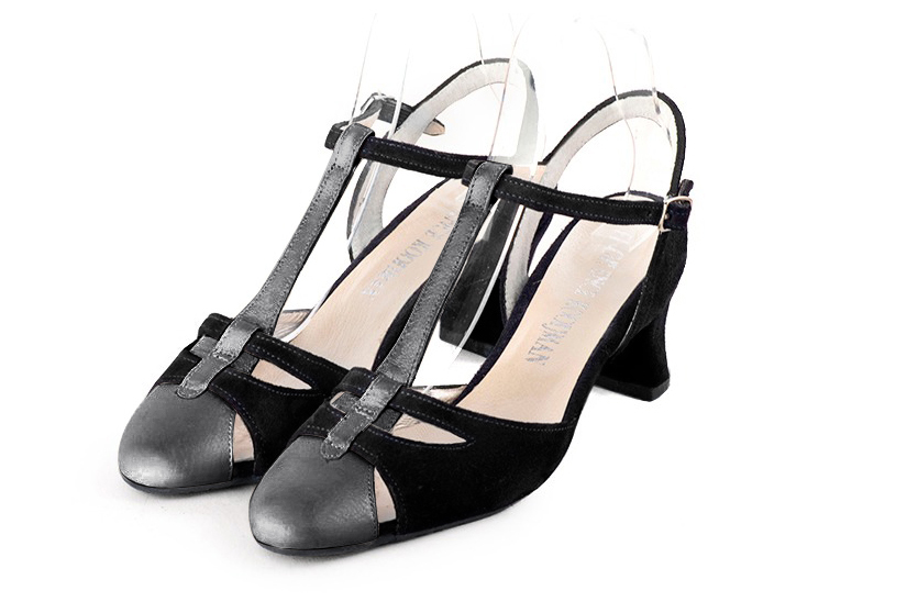 Chaussure femme à brides : Salomé ouverte à l'arrière couleur argent titane et noir mat. Bout rond. Talon mi-haut bobine Vue avant - Florence KOOIJMAN