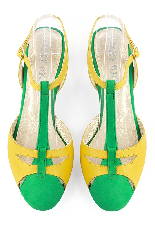 Chaussure femme à brides : Salomé ouverte à l'arrière couleur vert émeraude et jaune soleil. Bout rond. Talon mi-haut virgule. Vue du dessus - Florence KOOIJMAN