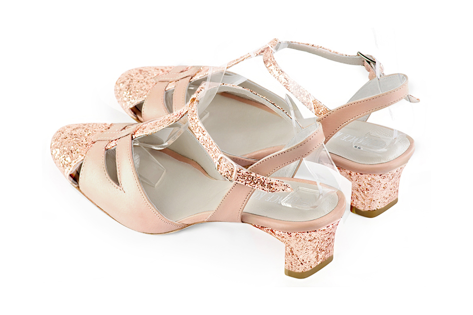 Chaussure femme à brides : Salomé ouverte à l'arrière couleur rose poudré. Bout rond. Petit talon trotteur. Vue arrière - Florence KOOIJMAN