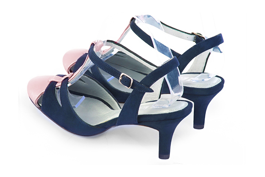 Salomés habillées, élégantes et raffinées,ouvertes à l'arrière, coloris rose vieux rose et bleu marine. Bout rond. Mi-haut à haut. Talon fin. Cérémonie, soirée, cocktail, évènementiel. Personnalisation : Choix des cuirs, 
                des couleurs et des talons. Petites et grandes pointures. - Florence KOOIJMAN