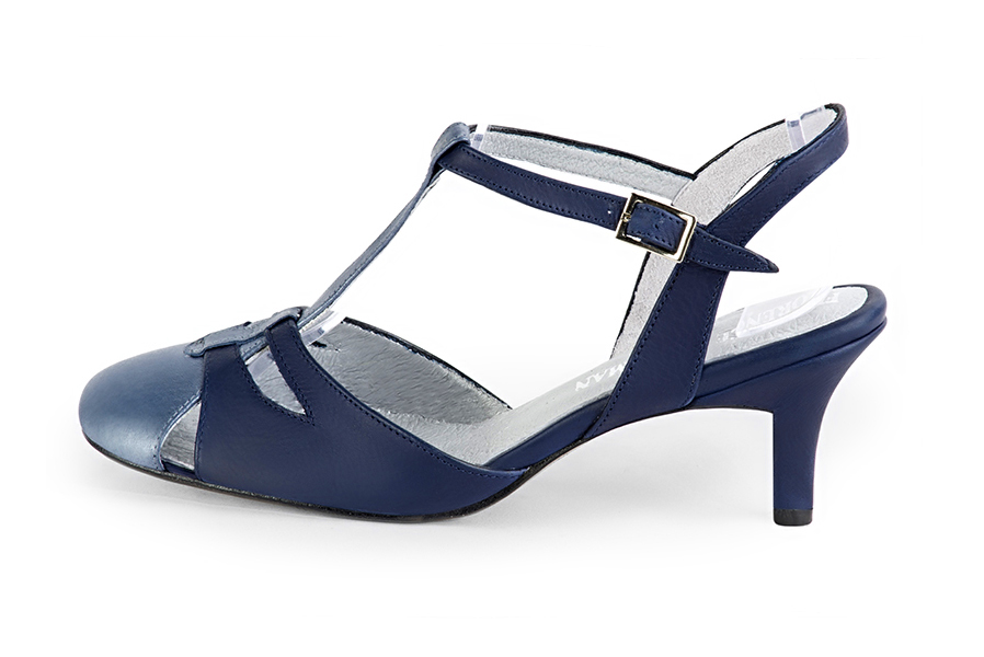 Salomés habillées, élégantes et raffinées,ouvertes à l'arrière, coloris bleu indigo. Bout rond. Mi-haut à haut. Talon fin. Cérémonie, soirée, cocktail, évènementiel. Personnalisation : Choix des cuirs, 
                des couleurs et des talons. Petites et grandes pointures. - Florence KOOIJMAN