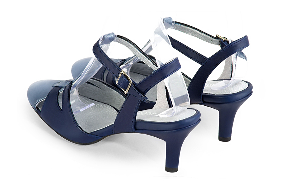 Salomés habillées, élégantes et raffinées,ouvertes à l'arrière, coloris bleu indigo. Bout rond. Mi-haut à haut. Talon fin. Cérémonie, soirée, cocktail, évènementiel. Personnalisation : Choix des cuirs, 
                des couleurs et des talons. Petites et grandes pointures. - Florence KOOIJMAN