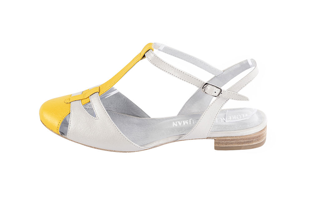 Chaussures salomé femme jaune et blanc pur. Bout rond. Semelle en cuir plate - Vue de profil