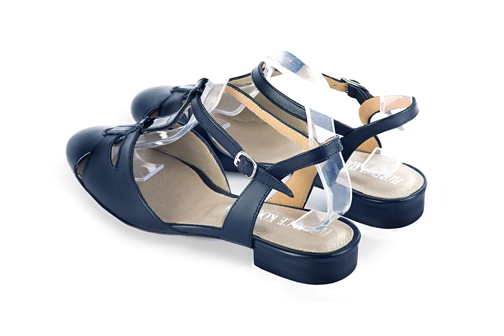 Chaussures salomé femme ouvertes à l'arrière bleu marine. Bout rond. Semelle en cuir plate - Vue arrière