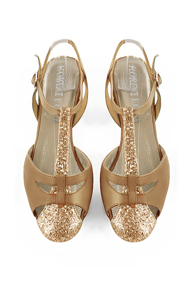 Chaussures salomé femme ouvertes à l'arrière or et beige camel. Bout rond. Talon bottier plat - Vue du dessus