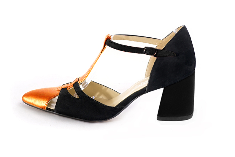 Chaussure femme à brides : Salomé côtés ouverts couleur orange abricot et noir mat. Bout effilé. Talon mi-haut évasé. Vue de profil - Florence KOOIJMAN