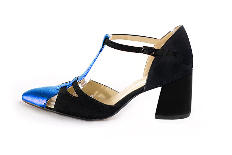 Chaussure femme à brides : Salomé côtés ouverts couleur bleu électrique et noir mat. Bout effilé. Talon mi-haut évasé. Vue de profil - Florence KOOIJMAN