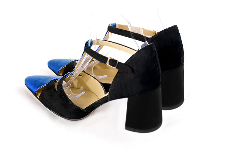 Chaussure femme à brides : Salomé côtés ouverts couleur bleu électrique et noir mat. Bout effilé. Talon mi-haut évasé. Vue arrière - Florence KOOIJMAN