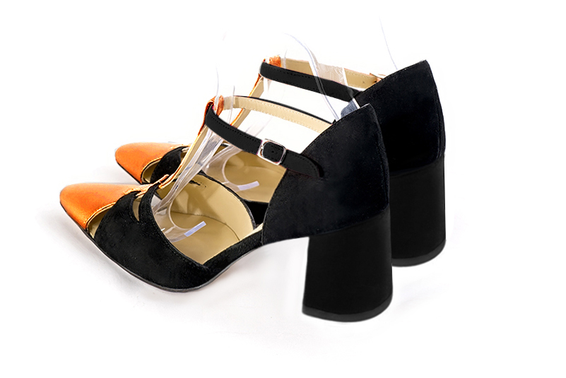 Chaussure femme à brides : Salomé côtés ouverts couleur orange abricot et noir mat. Bout effilé. Talon mi-haut évasé. Vue arrière - Florence KOOIJMAN