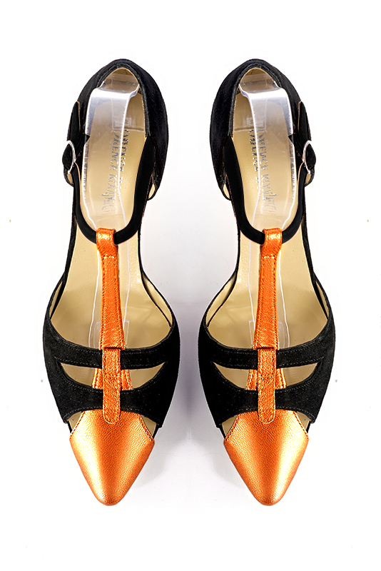Chaussure femme à brides : Salomé côtés ouverts couleur orange abricot et noir mat. Bout effilé. Talon mi-haut évasé. Vue du dessus - Florence KOOIJMAN