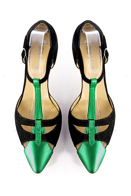 Chaussure femme à brides : Salomé côtés ouverts couleur vert émeraude et noir mat. Bout effilé. Talon mi-haut évasé. Vue du dessus - Florence KOOIJMAN