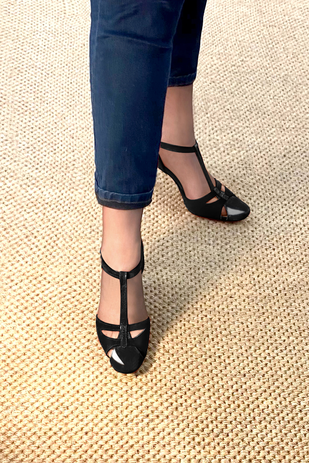 Chaussure femme à brides : Salomé côtés ouverts couleur noir brillant. Bout rond. Talon haut trotteur. Vue du dessus - Florence KOOIJMAN