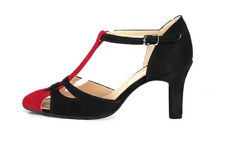 Chaussure femme à brides : Salomé côtés ouverts couleur rouge carmin et noir mat. Bout rond. Talon haut trotteur. Vue de profil - Florence KOOIJMAN