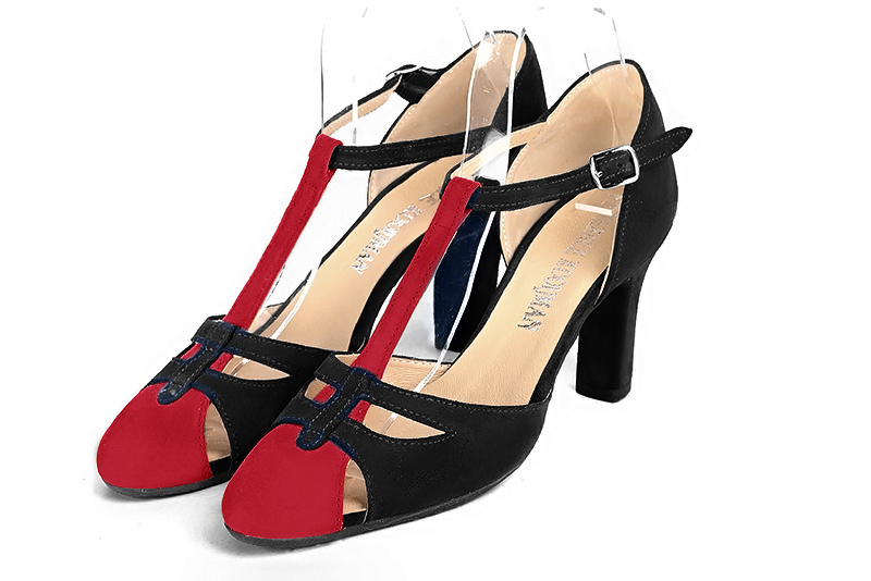 Chaussure femme à brides : Salomé côtés ouverts couleur rouge carmin et noir mat. Bout rond. Talon haut trotteur Vue avant - Florence KOOIJMAN