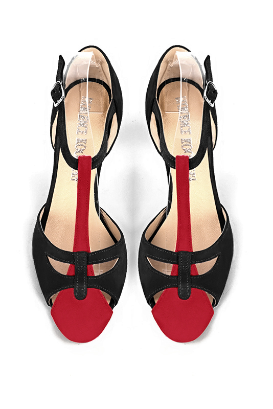 Chaussure femme à brides : Salomé côtés ouverts couleur rouge carmin et noir mat. Bout rond. Talon haut trotteur. Vue du dessus - Florence KOOIJMAN
